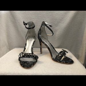 Guess strap sandal heel 4”